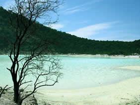 white crater ciwidey